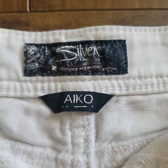 SILVER Jeans Co Distressed Aiko Mid Shorts Size 31 in White - Picture 10 of 16